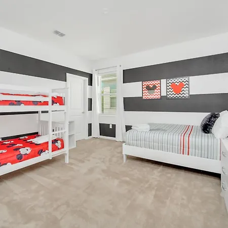 Stunning Bright Family Home Sleeps 25 Bl102
